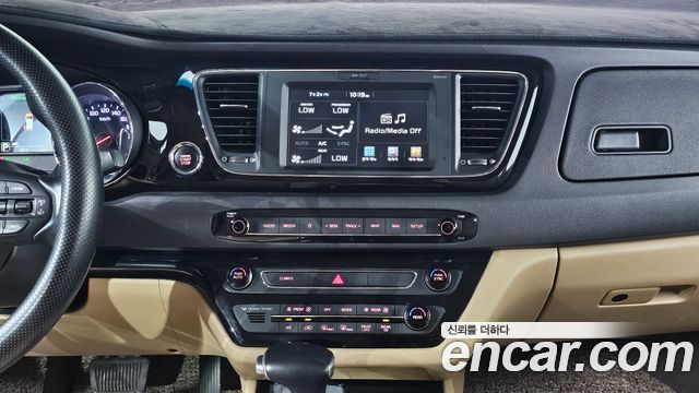 Kia Canival 2018 — photo 15