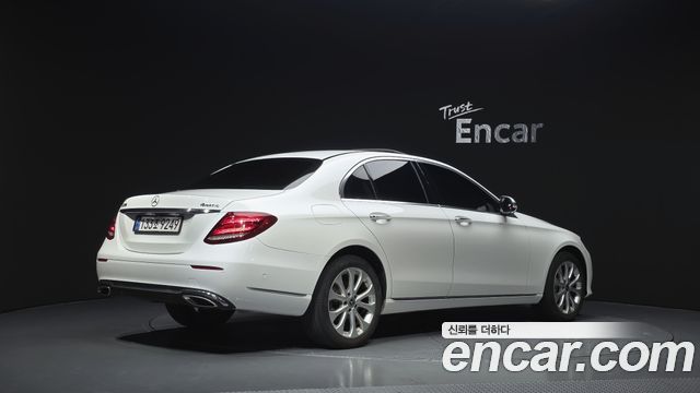 Mercedes-Benz E-Class 2018 — photo 2