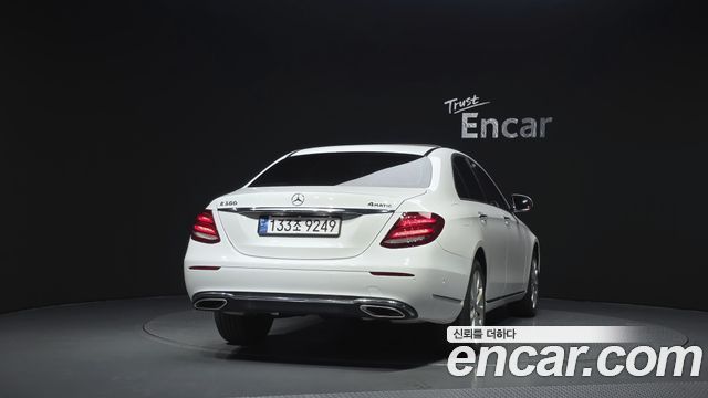 Mercedes-Benz E-Class 2018 — photo 4