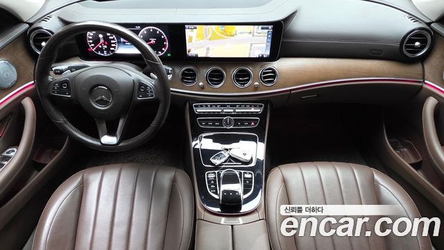 Mercedes-Benz E-Class 2018 — photo 10