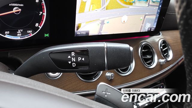 Mercedes-Benz E-Class 2018 — photo 12