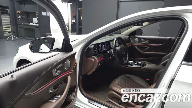 Mercedes-Benz E-Class 2018 — photo 13