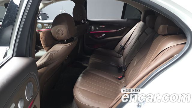 Mercedes-Benz E-Class 2018 — photo 17