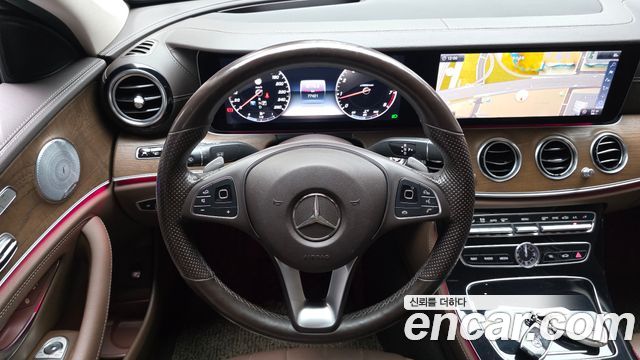 Mercedes-Benz E-Class 2018 — photo 19