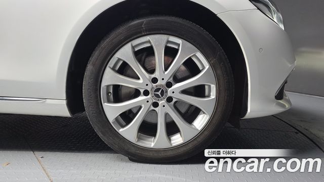 Mercedes-Benz E-Class 2018 — photo 7
