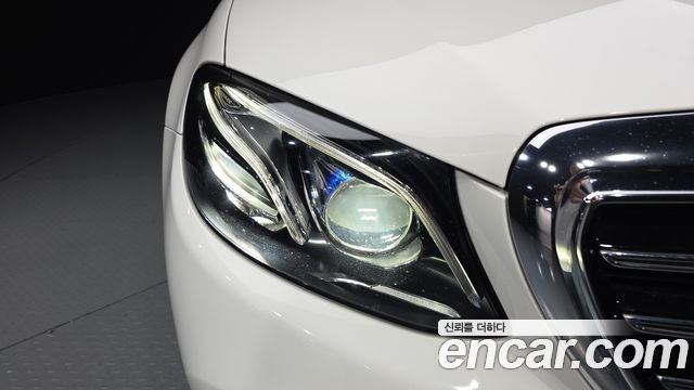 Mercedes-Benz E-Class 2018 — photo 8