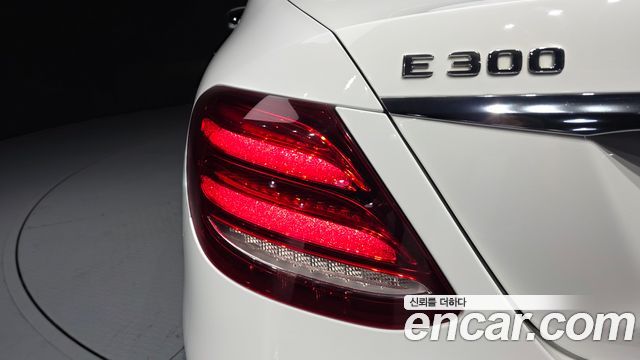 Mercedes-Benz E-Class 2018 — photo 9