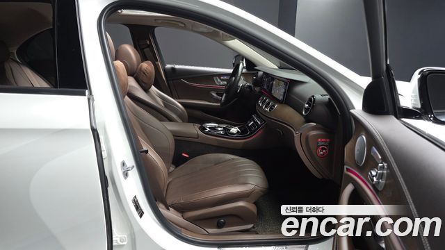 Mercedes-Benz E-Class 2018 — photo 16