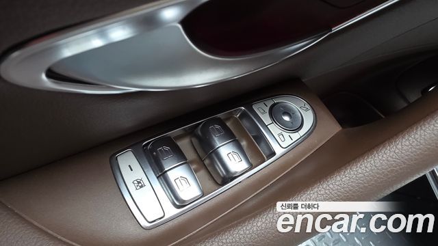 Mercedes-Benz E-Class 2018 — photo 30