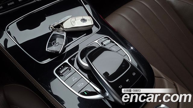 Mercedes-Benz E-Class 2018 — photo 32