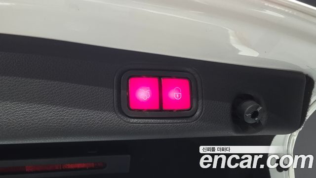 Mercedes-Benz E-Class 2018 — photo 33