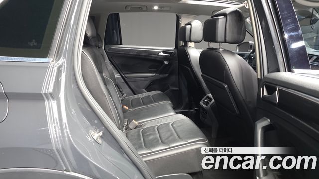 Volkswagen Tiguan 2018 — photo 12