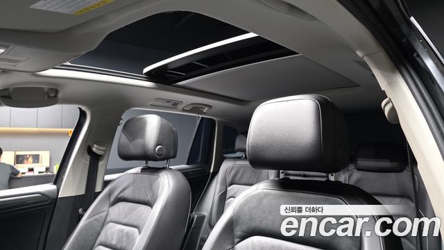 Volkswagen Tiguan 2018 — photo 18