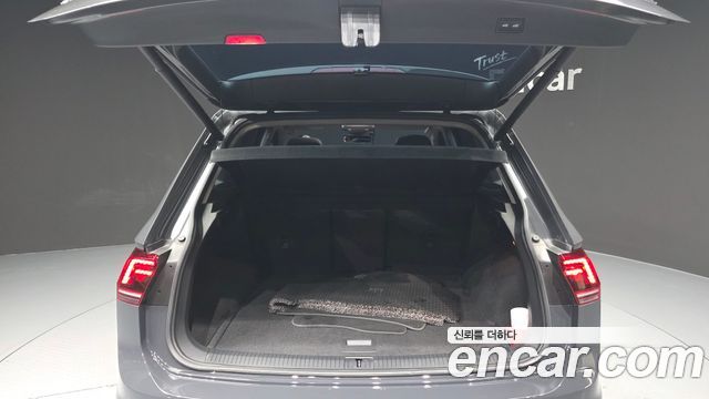 Volkswagen Tiguan 2018 — photo 20
