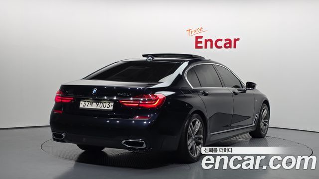 BMW 7-Series 2017 — photo 2