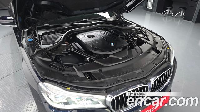 BMW 7-Series 2017 — photo 6