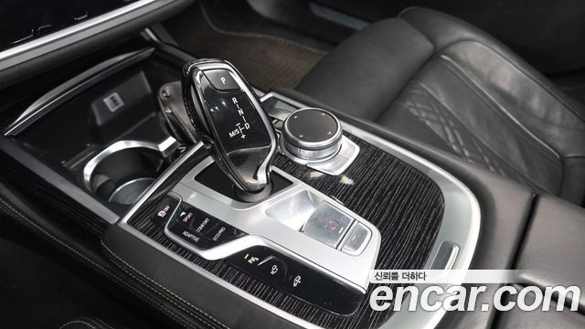 BMW 7-Series 2017 — photo 9