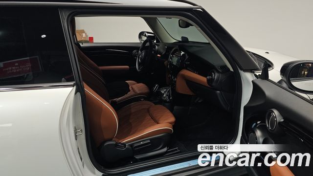 Mini Cooper 2024 — photo 16
