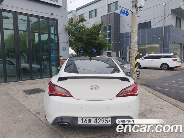 Hyundai Genesis 2012 — photo 2