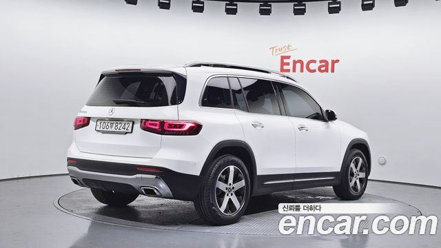 Mercedes-Benz GLB-Class 2021 — photo 2
