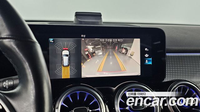 Mercedes-Benz GLB-Class 2021 — photo 20