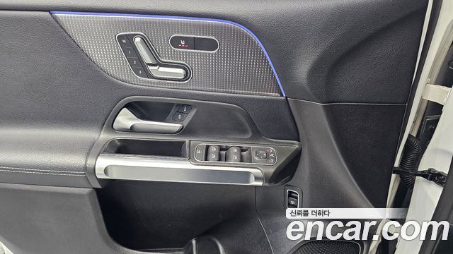Mercedes-Benz GLB-Class 2021 — photo 25