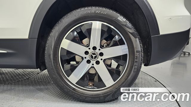 Mercedes-Benz GLB-Class 2021 — photo 7