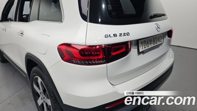 Mercedes-Benz GLB-Class 2021 — photo 9