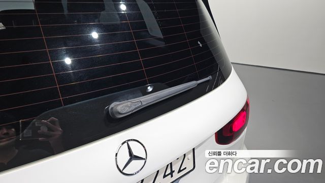 Mercedes-Benz GLB-Class 2021 — photo 28