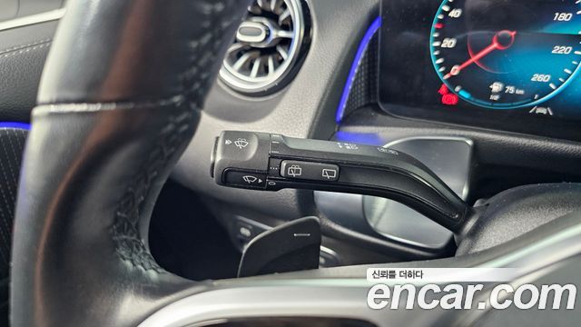 Mercedes-Benz GLB-Class 2021 — photo 29