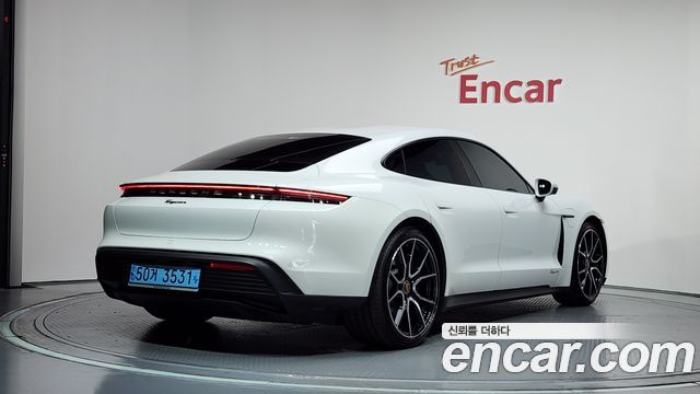 Porsche Taycan 2023 — photo 2