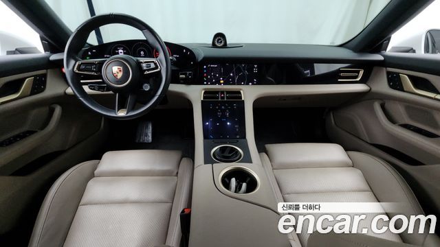 Porsche Taycan 2023 — photo 7