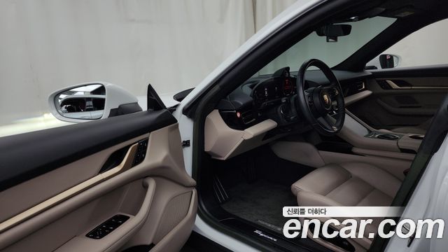 Porsche Taycan 2023 — photo 10