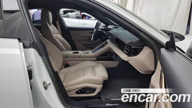 Porsche Taycan 2023 — photo 11