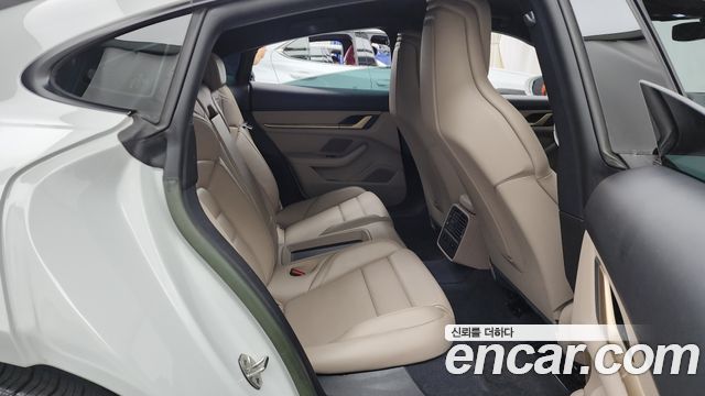 Porsche Taycan 2023 — photo 12