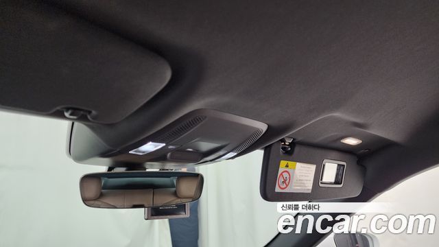 Porsche Taycan 2023 — photo 18