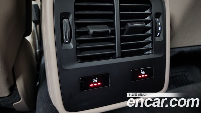 Porsche Taycan 2023 — photo 19