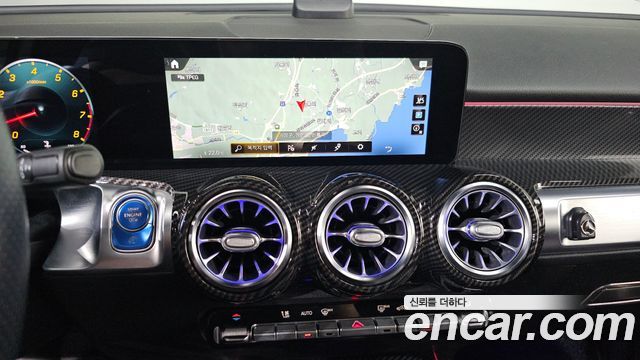 Mercedes-Benz GLB-Class 2021 — photo 22