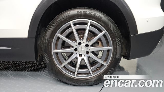 Mercedes-Benz GLB-Class 2021 — photo 7