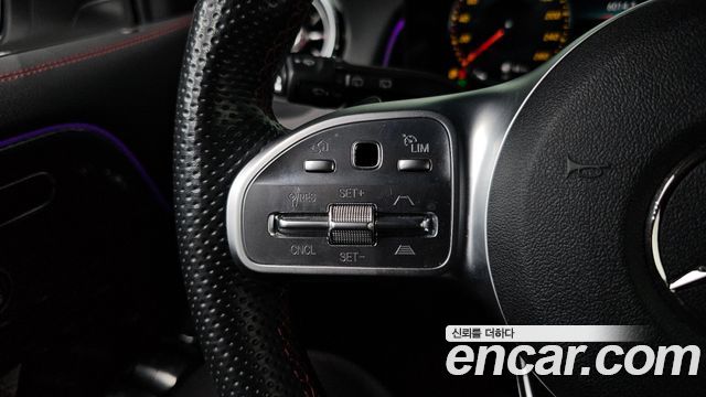 Mercedes-Benz GLB-Class 2021 — photo 27