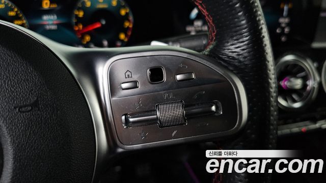 Mercedes-Benz GLB-Class 2021 — photo 28