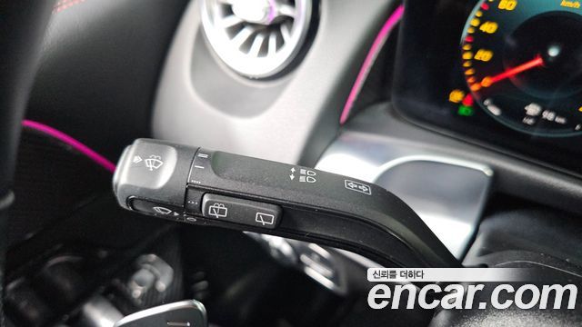 Mercedes-Benz GLB-Class 2021 — photo 29