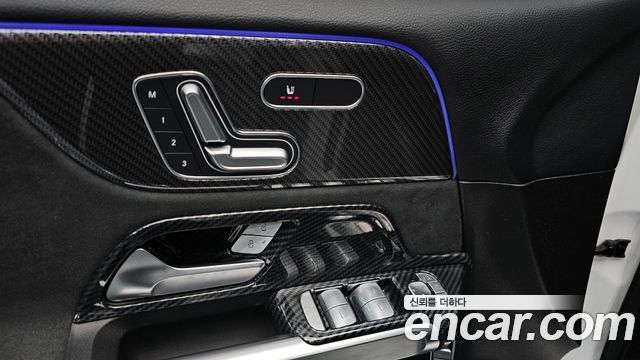 Mercedes-Benz GLB-Class 2021 — photo 30