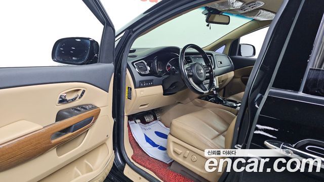 Kia Canival 2018 — photo 10