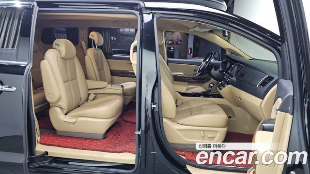 Kia Canival 2018 — photo 12