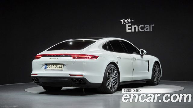 Porsche Panamera 2019 — photo 2