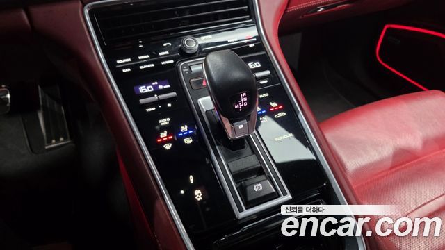 Porsche Panamera 2019 — photo 12