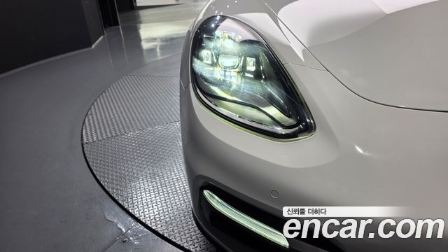 Porsche Panamera 2019 — photo 8