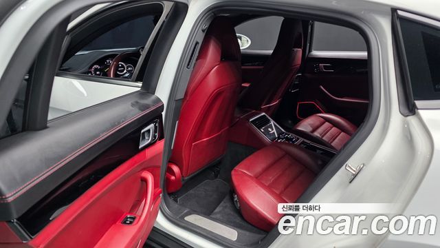 Porsche Panamera 2019 — photo 16