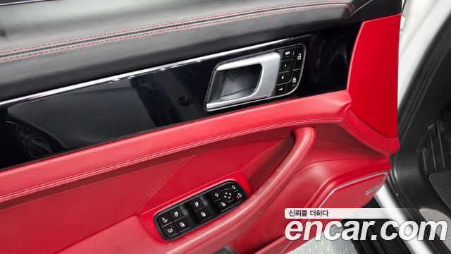 Porsche Panamera 2019 — photo 36